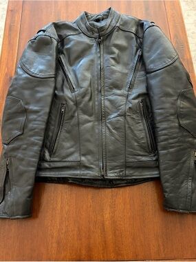 Black Leather Motorcycle Jacket with Zip Pockets men’s medium